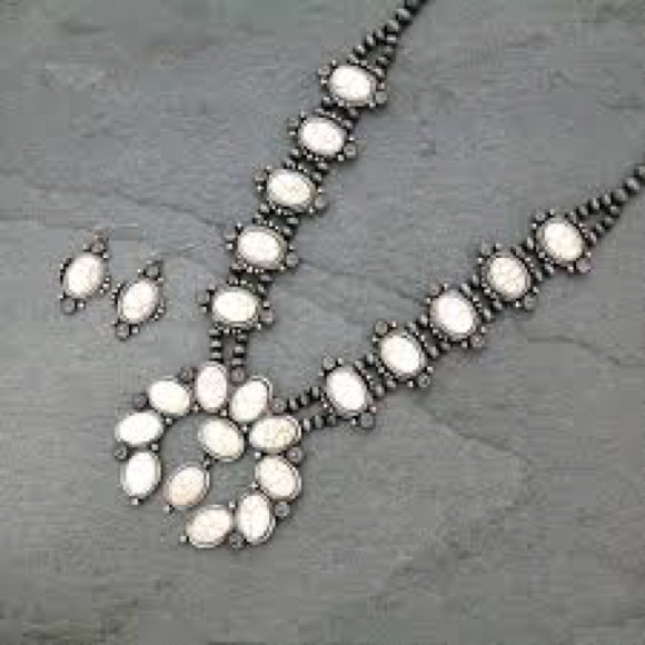 🔥 RESTOCKED! 🔥 Vintage Style Squash Blossom Necklace & Earrings - Picture 3 of 7